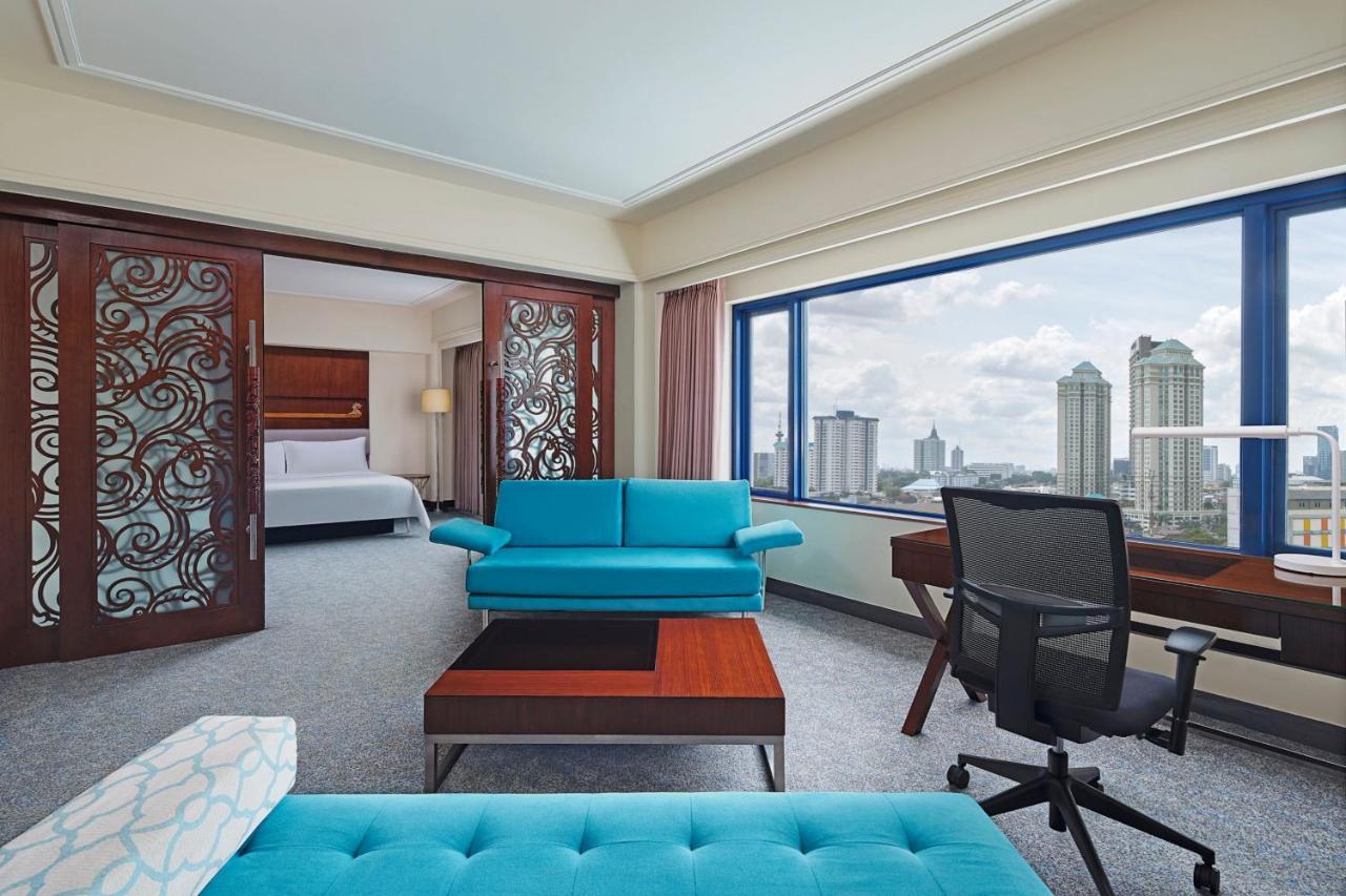 1 King Bed, Club Lounge Access, Terrace, Executive Suite